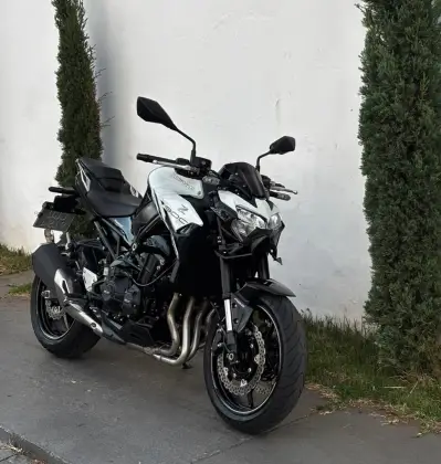 KAWASAKI Z900 