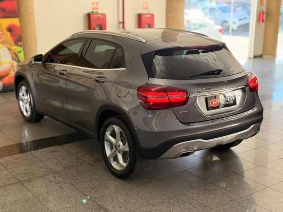 MERCEDES-BENZ-GLA 200-2018