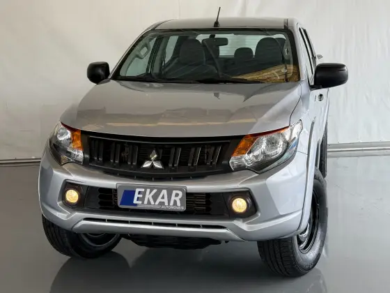 MITSUBISHI L200 TRITON 2.4 16V TURBO DIESEL GL CD 4X4 MANUAL MITSUBISHI L200 TRITON 2.4 16V TURBO DIESEL GL CD 4X4 MANUAL