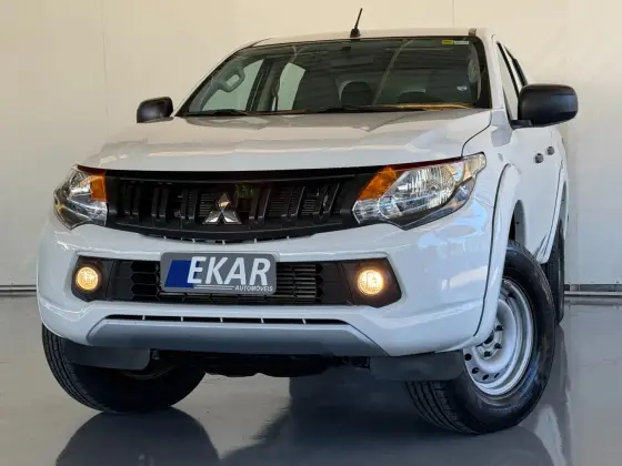 MITSUBISHI L200 TRITON 2.4 16V TURBO DIESEL GL CD 4X4 MANUAL MITSUBISHI L200 TRITON 2.4 16V TURBO DIESEL GL CD 4X4 MANUAL