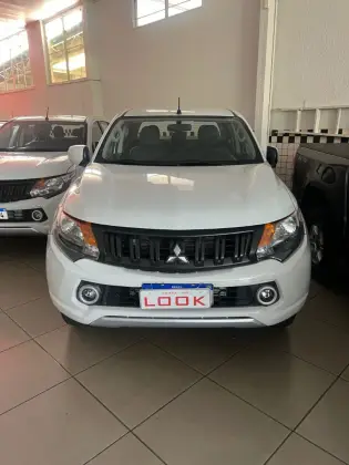 MITSUBISHI L200 TRITON 2.4 16V TURBO DIESEL GL CD 4X4 MANUAL MITSUBISHI L200 TRITON 2.4 16V TURBO DIESEL GL CD 4X4 MANUAL