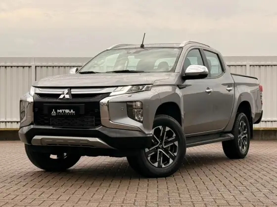MITSUBISHI L200 TRITON 2.4 16V TURBO DIESEL SPORT HPE-S CD 4P 4X4 AUTOMÁTICO MITSUBISHI L200 TRITON 2.4 16V TURBO DIESEL SPORT HPE-S CD 4P 4X4 AUTOMÁTICO