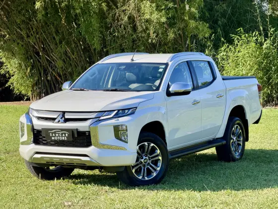 MITSUBISHI L200 TRITON 2.4 16V TURBO DIESEL SPORT HPE-S CD 4P 4X4 AUTOMÁTICO