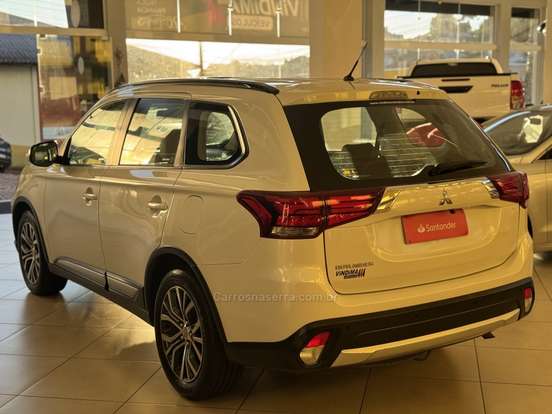 MITSUBISHI-OUTLANDER-2.0 16V GASOLINA 4P AUTOMÁTICO MITSUBISHI-OUTLANDER-2015