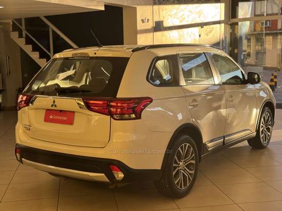 MITSUBISHI-OUTLANDER-2.0 16V GASOLINA 4P AUTOMÁTICO MITSUBISHI-OUTLANDER-2015