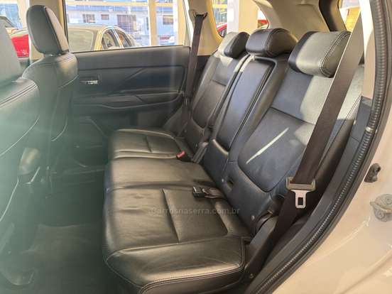 MITSUBISHI-OUTLANDER-2015