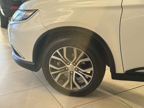 MITSUBISHI-OUTLANDER-2015
