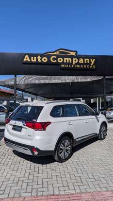 MITSUBISHI-OUTLANDER-2021