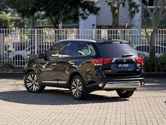 MITSUBISHI-OUTLANDER-3.0 MIVEC V6 GASOLINA HPE-S AWD AUTOMÁTICO MITSUBISHI-OUTLANDER-2018