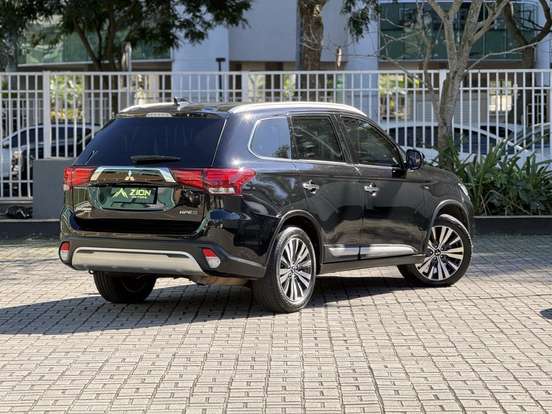 MITSUBISHI-OUTLANDER-2018