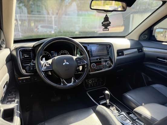 MITSUBISHI-OUTLANDER-2018