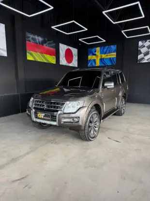 MITSUBISHI-PAJERO-3.2 HPE 4X4 7 LUGARES 16V TURBO INTERCOOLER DIESEL 4P AUTOMÁTICO MITSUBISHI-PAJERO-2015