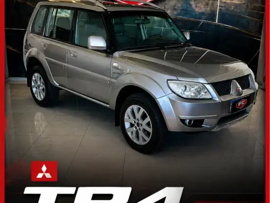 MITSUBISHI-PAJERO TR4-2.0 4X4 16V 140CV FLEX 4P AUTOMÁTICO MITSUBISHI-PAJERO TR4-2011