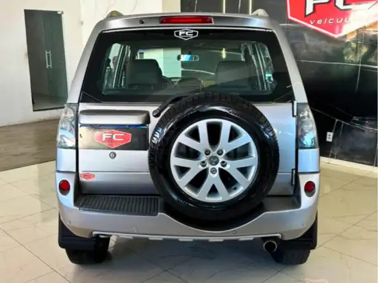 MITSUBISHI-PAJERO TR4-2.0 4X4 16V 140CV FLEX 4P AUTOMÁTICO MITSUBISHI-PAJERO TR4-2011