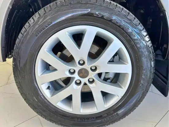 MITSUBISHI-PAJERO TR4-2.0 4X4 16V 140CV FLEX 4P AUTOMÁTICO MITSUBISHI-PAJERO TR4-2011