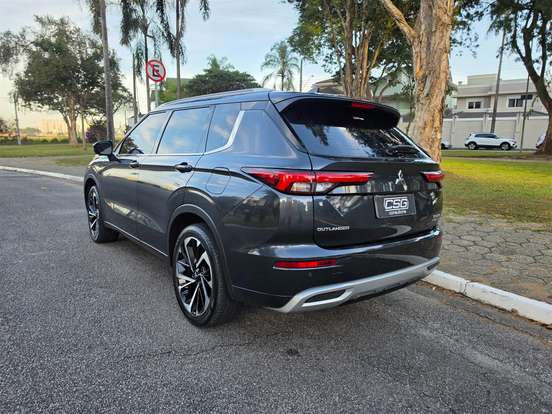 MITSUBISHI-OUTLANDER-2025