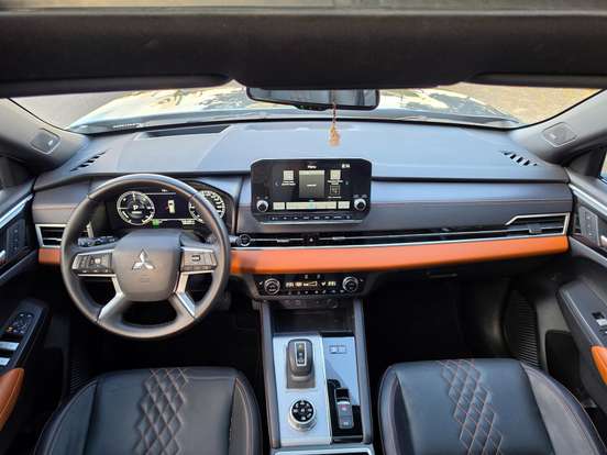MITSUBISHI-OUTLANDER-2.4 PHEV SIGNATURE S-AWC DHT MITSUBISHI-OUTLANDER-2025