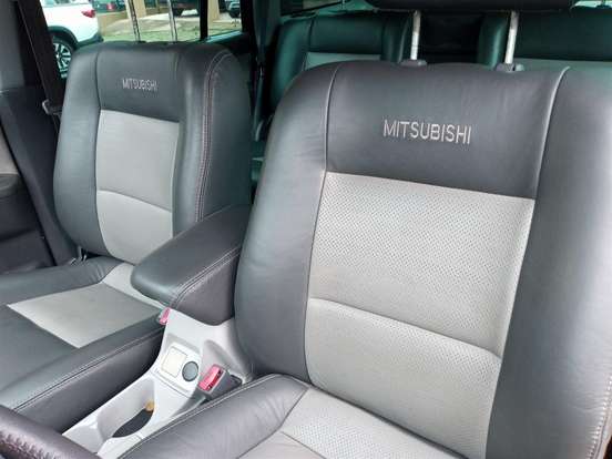 MITSUBISHI-PAJERO-2006
