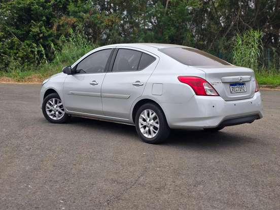 NISSAN-VERSA-2019