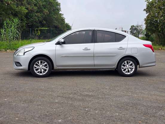 NISSAN-VERSA-2019