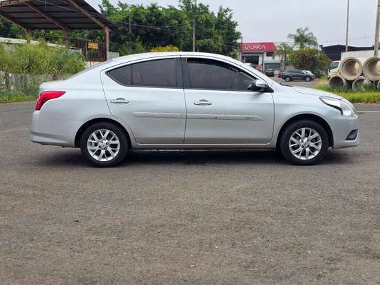 NISSAN-VERSA-2019
