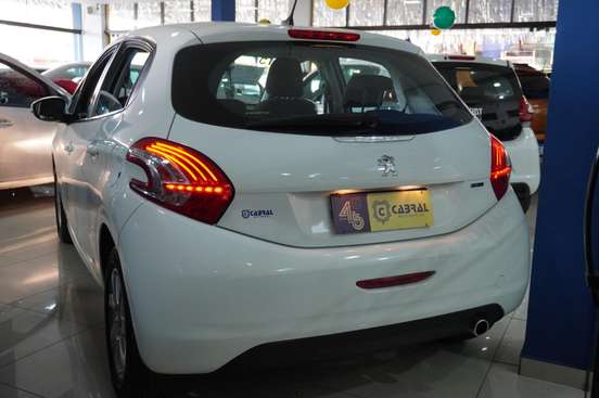 PEUGEOT-208-2014