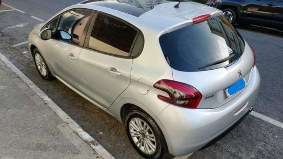 PEUGEOT-208-2018