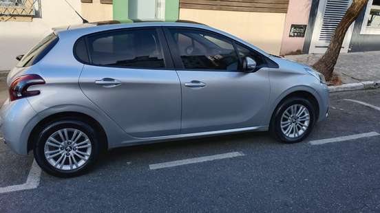 PEUGEOT-208-2018