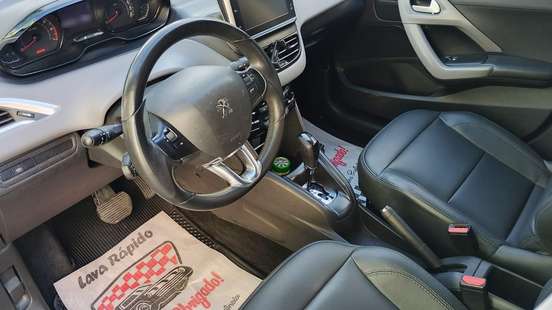 PEUGEOT-208-2018