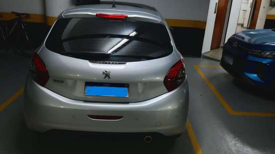 PEUGEOT-208-2018