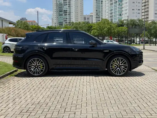 PORSCHE-CAYENNE-2024