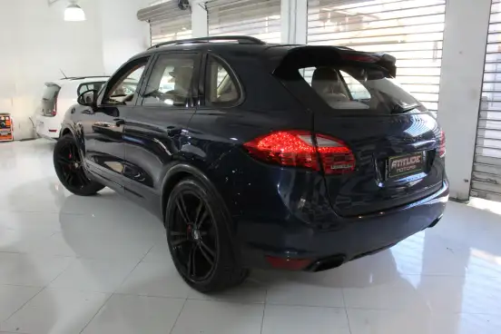 PORSCHE-CAYENNE-2011