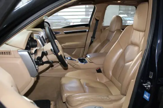 PORSCHE-CAYENNE-2011
