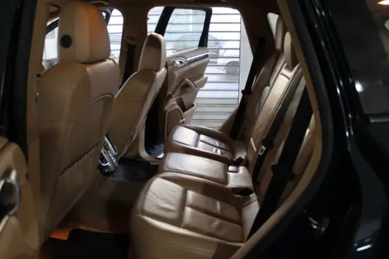 PORSCHE-CAYENNE-2011