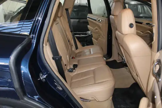 PORSCHE-CAYENNE-2011