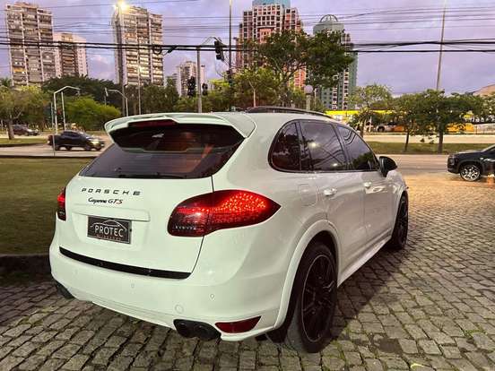 PORSCHE-CAYENNE-2013