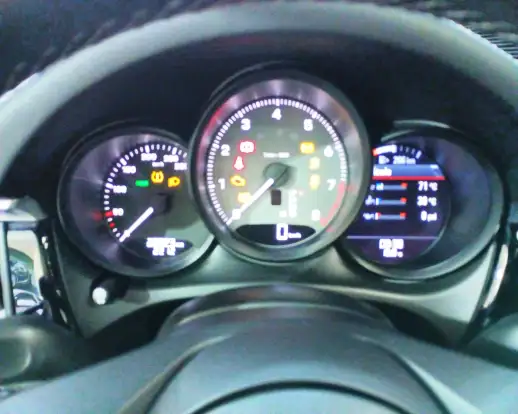 PORSCHE-MACAN-2023