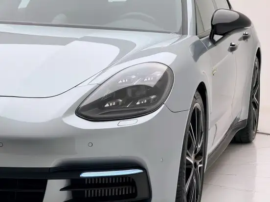 PORSCHE-PANAMERA-2020