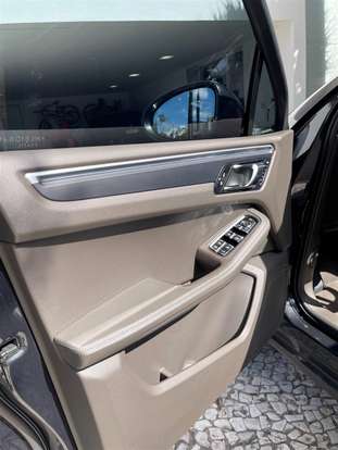 PORSCHE-MACAN-2020
