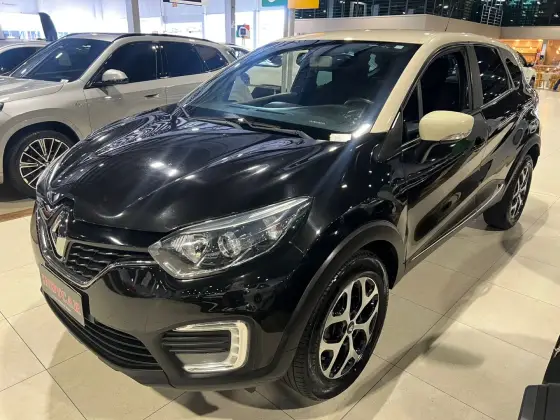 RENAULT CAPTUR 1.6 16V SCE FLEX BOSE X-TRONIC RENAULT CAPTUR 1.6 16V SCE FLEX BOSE X-TRONIC