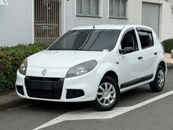 RENAULT SANDERO 1.0 EXPRESSION 16V FLEX 4P MANUAL RENAULT SANDERO 1.0 EXPRESSION 16V FLEX 4P MANUAL