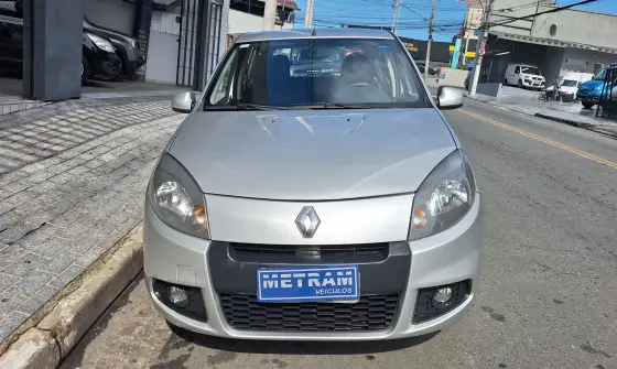 RENAULT SANDERO 1.0 EXPRESSION 16V FLEX 4P MANUAL RENAULT SANDERO 1.0 EXPRESSION 16V FLEX 4P MANUAL