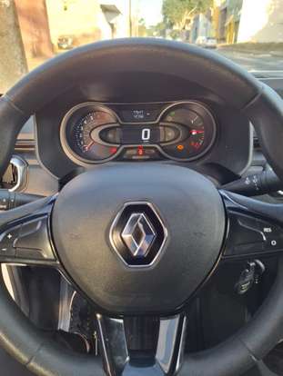 RENAULT-OROCH-2025