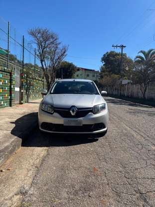 RENAULT-SANDERO-2017