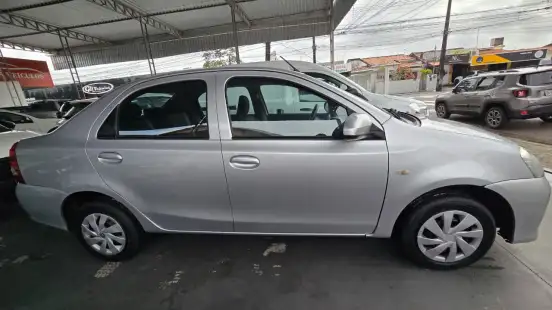 TOYOTA-ETIOS-2018