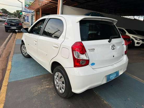 TOYOTA-ETIOS-2017