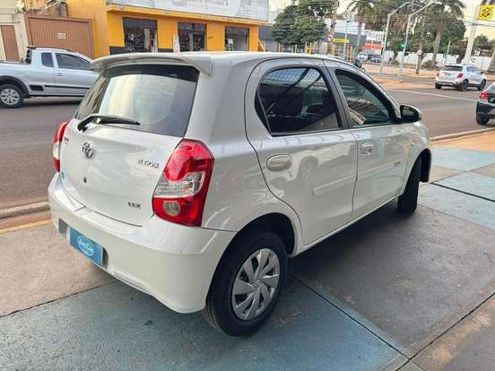 TOYOTA-ETIOS-2017