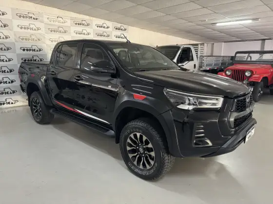 TOYOTA HILUX 2.8 D-4D TURBO DIESEL CD GR-S 4X4 AUTOMÁTICO TOYOTA HILUX 2.8 D-4D TURBO DIESEL CD GR-S 4X4 AUTOMÁTICO