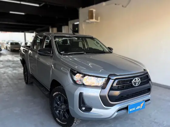 TOYOTA HILUX 2.8 D-4D TURBO DIESEL CD SR 4X4 AUTOMÁTICO TOYOTA HILUX 2.8 D-4D TURBO DIESEL CD SR 4X4 AUTOMÁTICO
