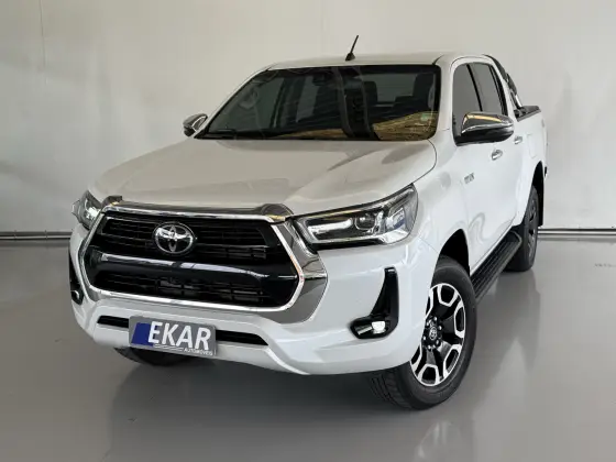 TOYOTA HILUX 2.8 D-4D TURBO DIESEL CD SRX 4X4 AUTOMÁTICO TOYOTA HILUX 2.8 D-4D TURBO DIESEL CD SRX 4X4 AUTOMÁTICO